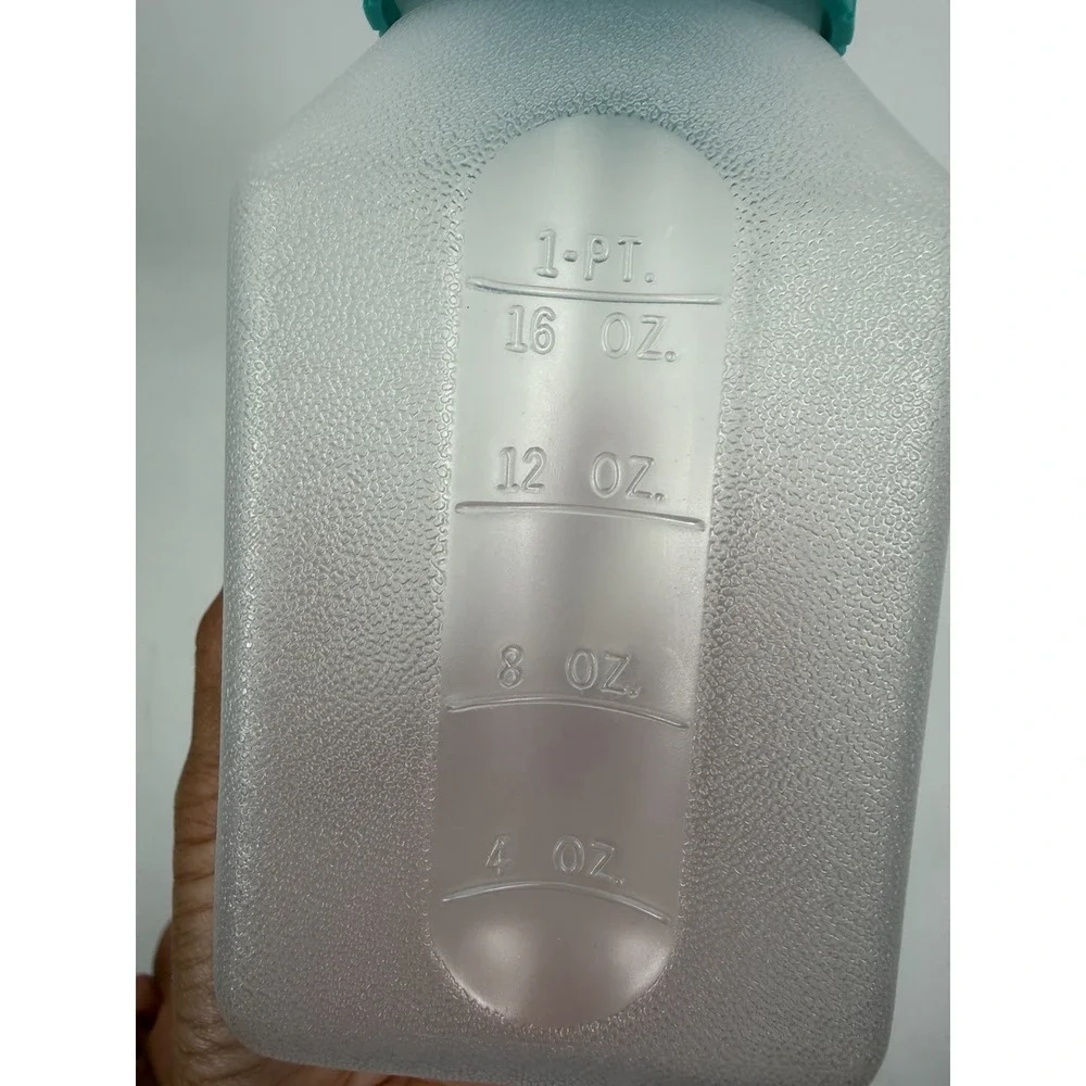 Lot of 2 Rubbermaid One Pint Teal Drink Bottles Servin Saver Flip Top Lids